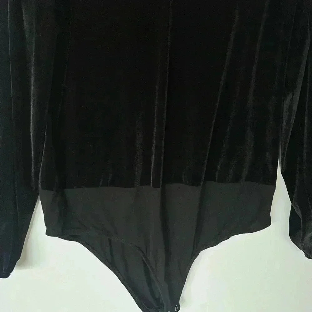 Torrid Soft Velvet Stretch V-Neckline Long Sleeve Bodysuit - Picture 6 of 9